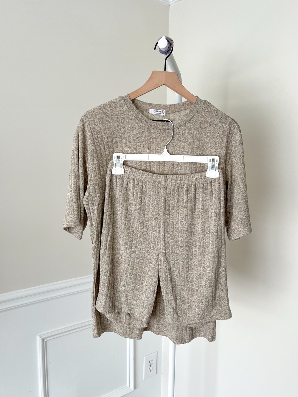 NWT EKOUAER 2-Piece Ribbed Loungewear Pajama Set Khaki Tee Shorts Women’s Small